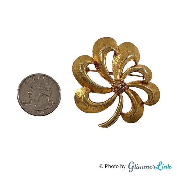 Vintage Large Textured Flower Gold Tone Brooch - Picture 3 of 7